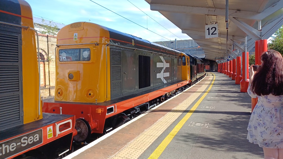 James Taylor on Train Siding: Class 20 118 and 20 132 with 37 409 and 37 521 heading to preston for the NORTH WEST WANDERER RAILTOUR to do there bit go to
Channel for...