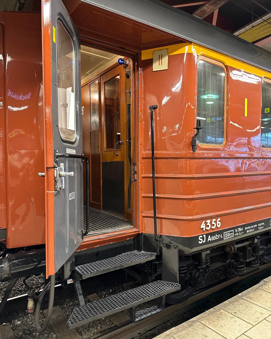 Pella on Train Siding: The Swedish railway museum took a tour with their Ra 846 locomotive, also called Rapid 1. The locomotive is restored to how it looked
when Nohab...