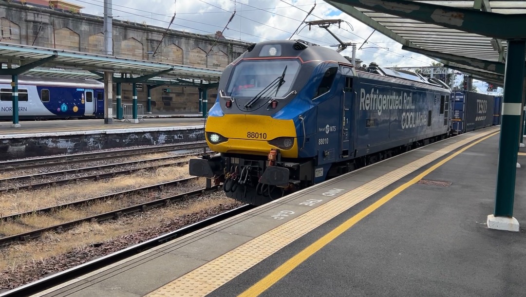 Diesel Shunter on Train Siding: 88 010 at Carlisle on Saturday 06.07.24 hauling 35 containers on the 'Tesco Train' (4S43) from Daventry to Mossend
Euroterminal