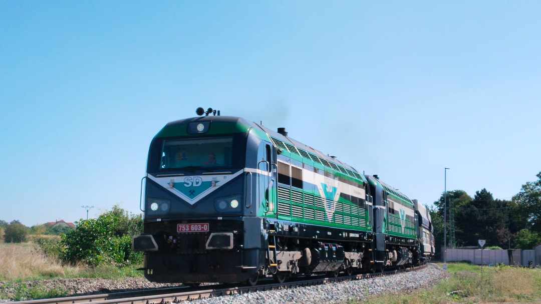 Davca ☑️ on Train Siding: Locomotives two bizons And two ", effishunter" operated by SD kolejová doprava from Lomy Mořina Cargo ride to
Tušimice in Rudná u Prahy