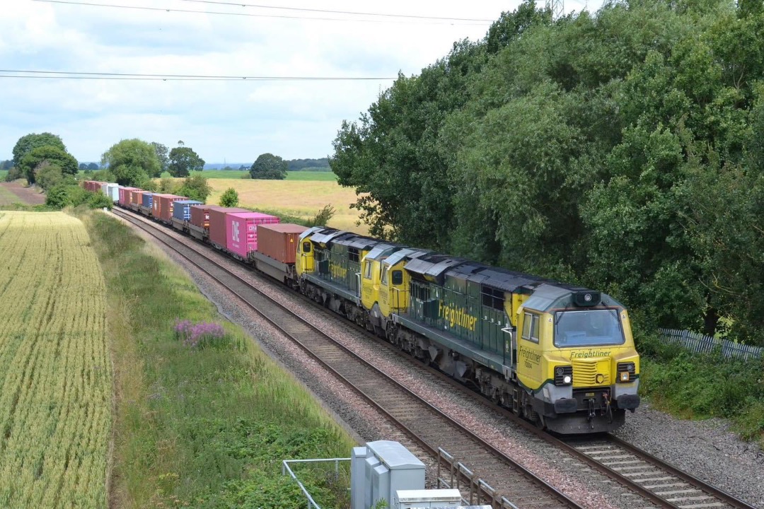 Inter City Railway Society on Train Siding: 70004+70014 pass Portway near Tamworth with a delayed 4O90 Leeds - Southampton MCT