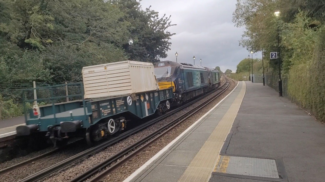 DJ Scania RigRider on Train Siding: 68017 "Hornet" & 68033 "The Poppy 🌹" running 6M95 Dungeness British Energy to Crewe Coal Sidings
(DRS)