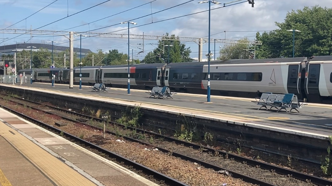 Theo555 on Train Siding: Today I decided to do a quick trip to Birmingham International, and yes on another Saturday lol, saw a Cross Country Voyager, an
Avanti...