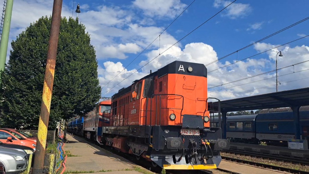 Worldoftrains on Train Siding: These 2 photos are the same train in the front (first picture) is kocour and apecial livery bardotka in the back (second picture)
is...