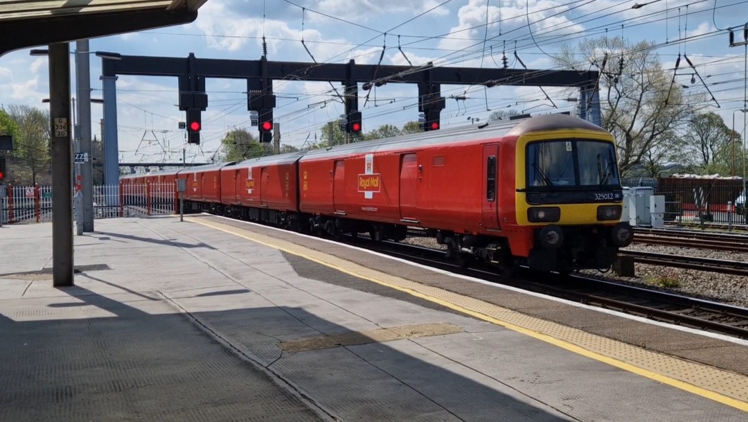 davidboyce178 on Train Siding: DB Cargo Royal Mail 325012 325013 At Preston Wednesday 26th April 2023 #TRAINSPOTTING #ELECTRICMULTIPLEUNIT #CLASS325