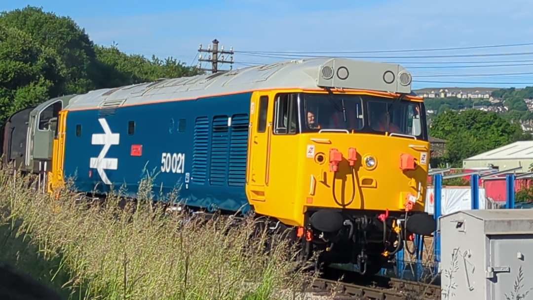 kieran harrod on Train Siding: Few shots of 50021 Rodney in action looking amazing and fresh in its BR large logo livery at the Keighley & WVR diesel gala
yesterday....