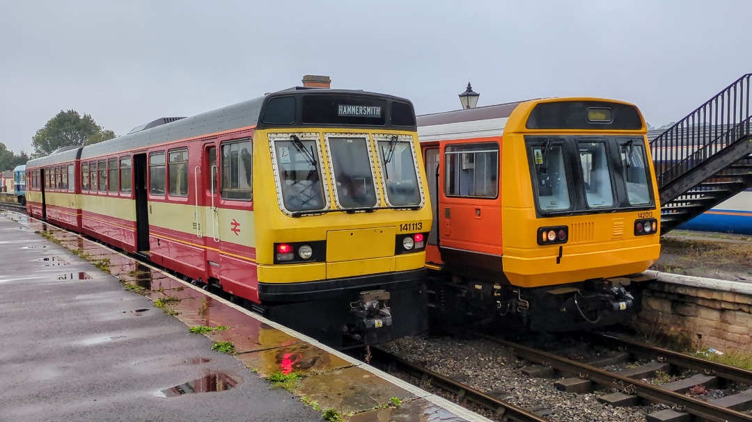 kieran harrod on Train Siding: Freshly painted 142013 Pacer DMU travelling around at the annual DMU gala at the Midland Railway center - Butterley. Seen here as
she...