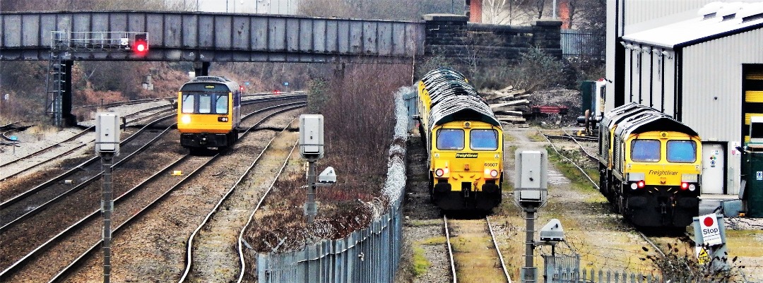 Train Siding on Train Siding: 142085 passing Midland Road Freightliner Maintenance Depot on the 2F07 1517 Leeds - Knottingley with 66607 & 66416