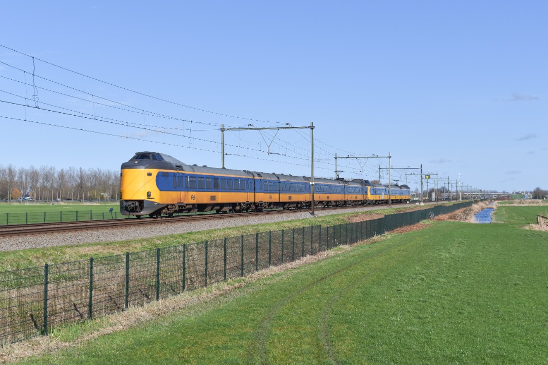 NL Rail on Train Siding: NS ICMm stellen 4234 en 4094 komen langs de Spoorweglaan in Moordrecht gereden onderweg maar Rotterdam Centraal.