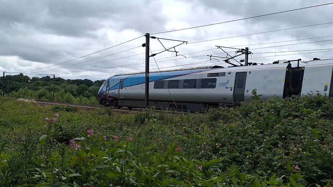 Jack Palmer on Train Siding: Gaining speed after leaving Darlington, 802206 passes Croft On Tees, North Yorks, working 9M32 12:43 Newcastle to Liverpool Lime
Street.