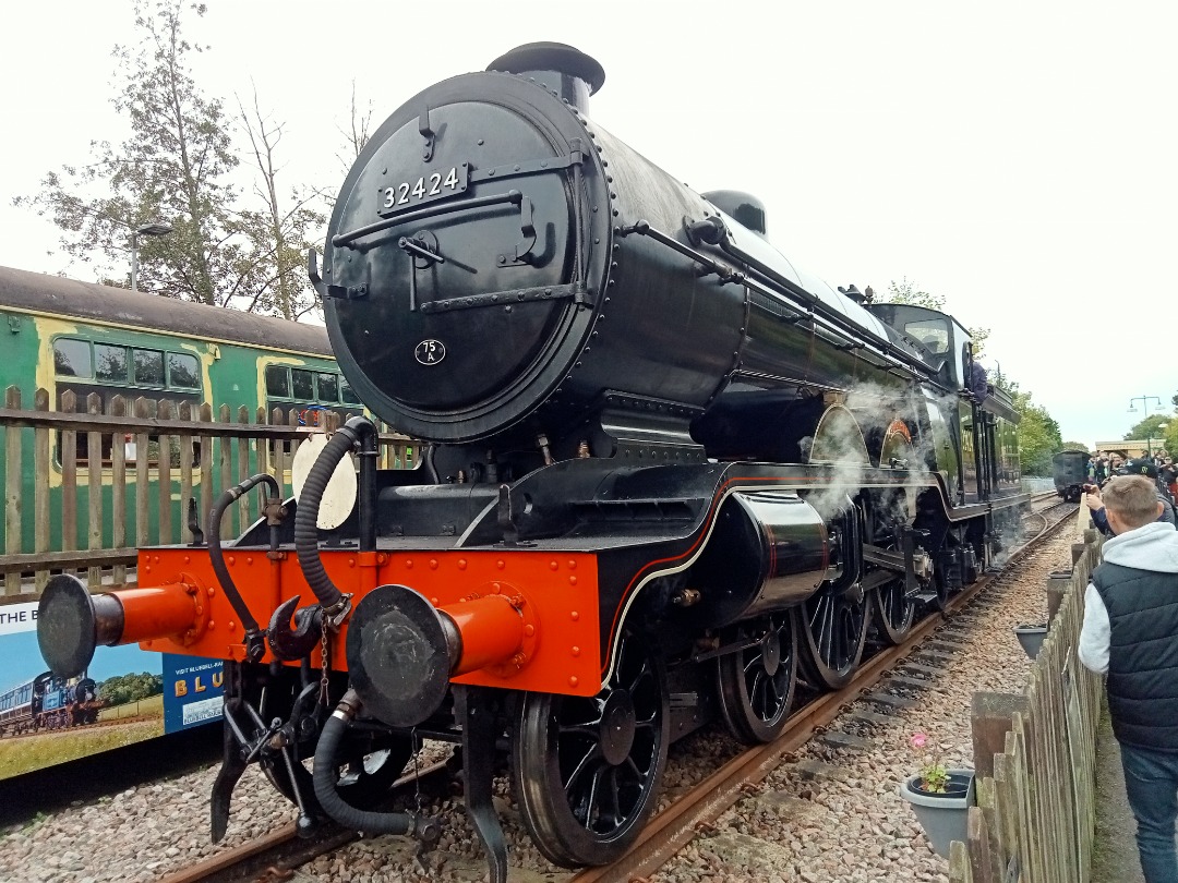 Richard Andrew Swayne on Train Siding: #trainspotting #steam #steamlocomotive #locomotive #bluebell #bluebellrailway #beachyhead #sirnigelgresley #a4 #gala