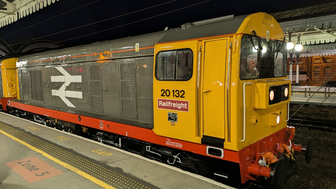 kieran harrod on Train Siding: LSL railfreight choppers 20118 + 20132 around Yorkshire running the cooling towers and Merry go round railtours for the Drax
50th...