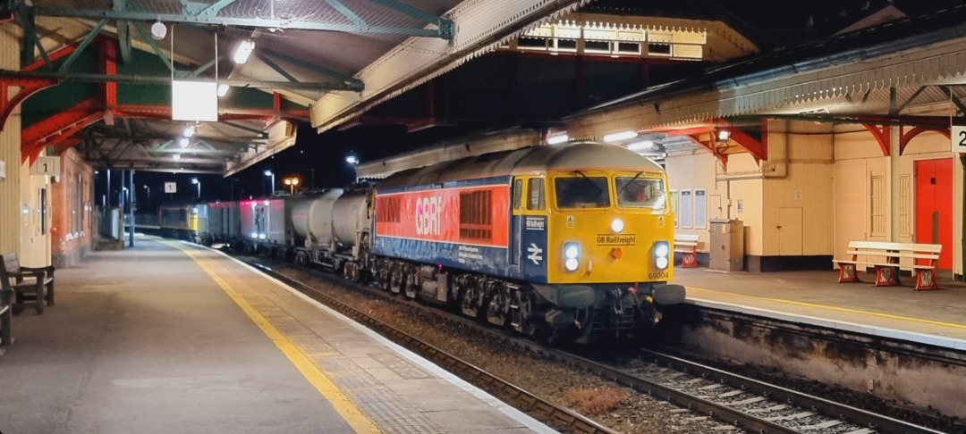 Stuart B on Train Siding: 69004 and 69003 (on the rear) stand at Paignton this evening on this weedkiller move from Exeter Riverside to Exeter Riverside via
Paignton....