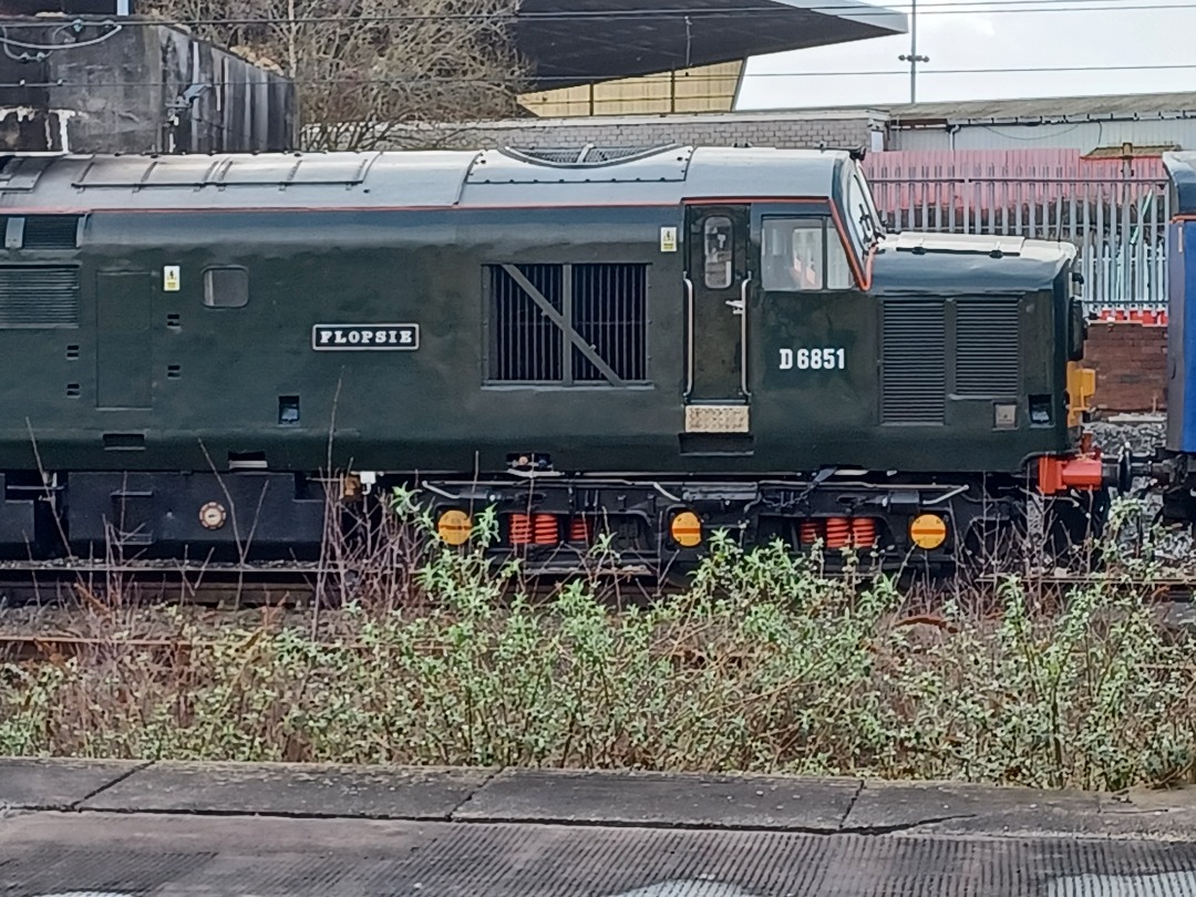 Trainnut on Train Siding: #trainspotting #train #diesel #station #depot #electric #emu Some of the latest photos at Crewe up to today with D6851 Flopsie and
37884