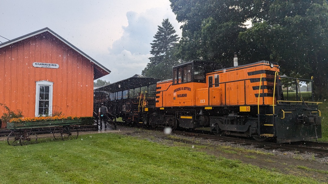 CaptnRetro on Train Siding: Part two to my Curriers escapades, as I ran out into the pouring rain simply to grab a few shots of trusty ole No. 113 before she
departed...