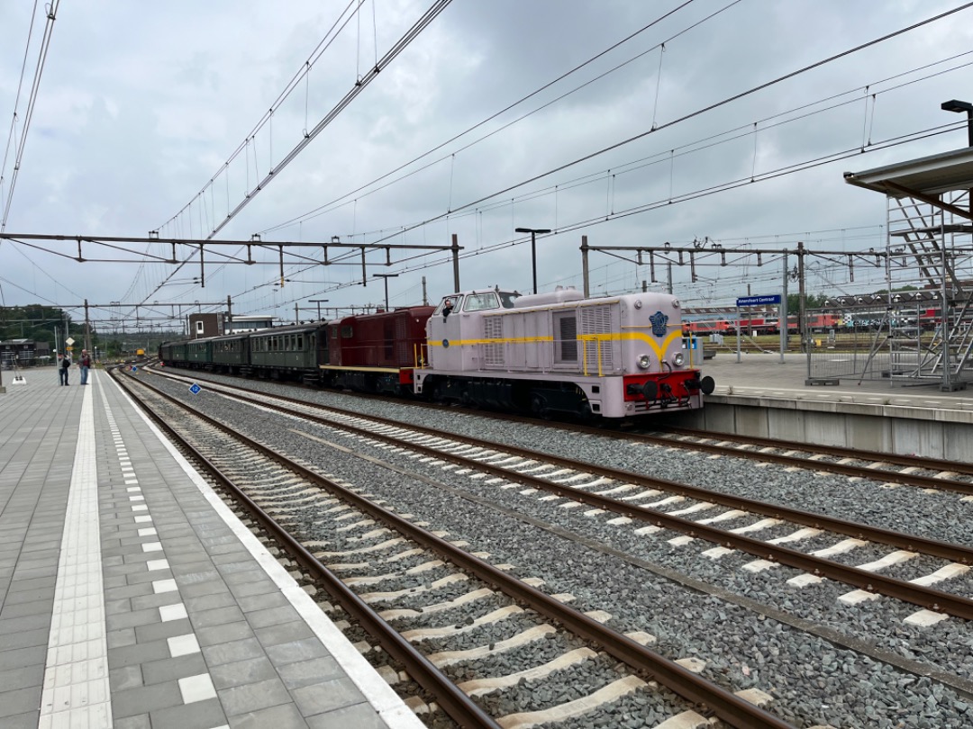 Joran on Train Siding: De Pendeldiensttrein genomen in Amersfoort Centraal. Die rijdt vanwege het 150 - jarig bestaan van het Maliebaanstation.