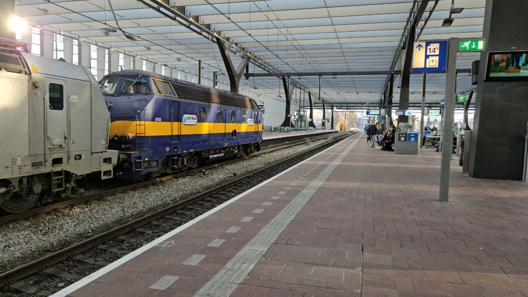 Quinten Vercouteren on Train Siding: Op 1 december kwam ik de railpool 6193 144 met de main trail 6703 op station Rotterdam Centraal tussen glibben