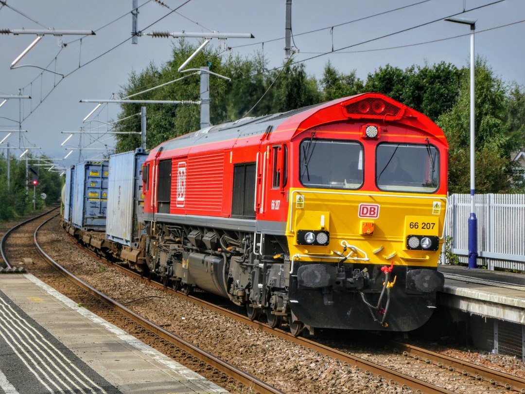 The Jamster on Train Siding: DB Cargo UK 66207 nears journeys end as it passes Camelon with 4S99 0426 Tees Dock to Grangemouth. 06/09/24