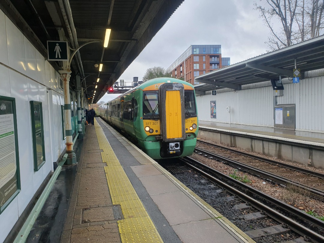 Murray Jones on Train Siding: A few photos from Three Bridges and Redhill on 27 November 2023, including a (slightly blurry) shot of 66142 running a freight
service.