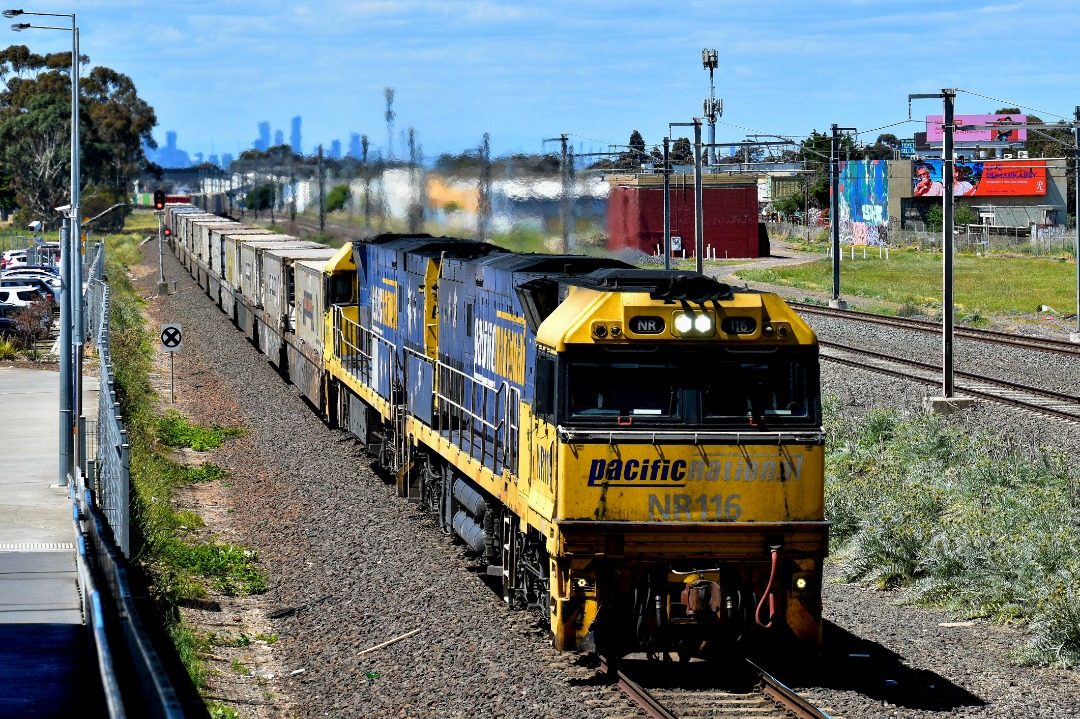 Shawn Stutsel on Train Siding: Pacific National's NR116 and NR115 thunders through Williams Landing, Melbourne with 6MP4, Intermodal Service bound for
Perth, Western...