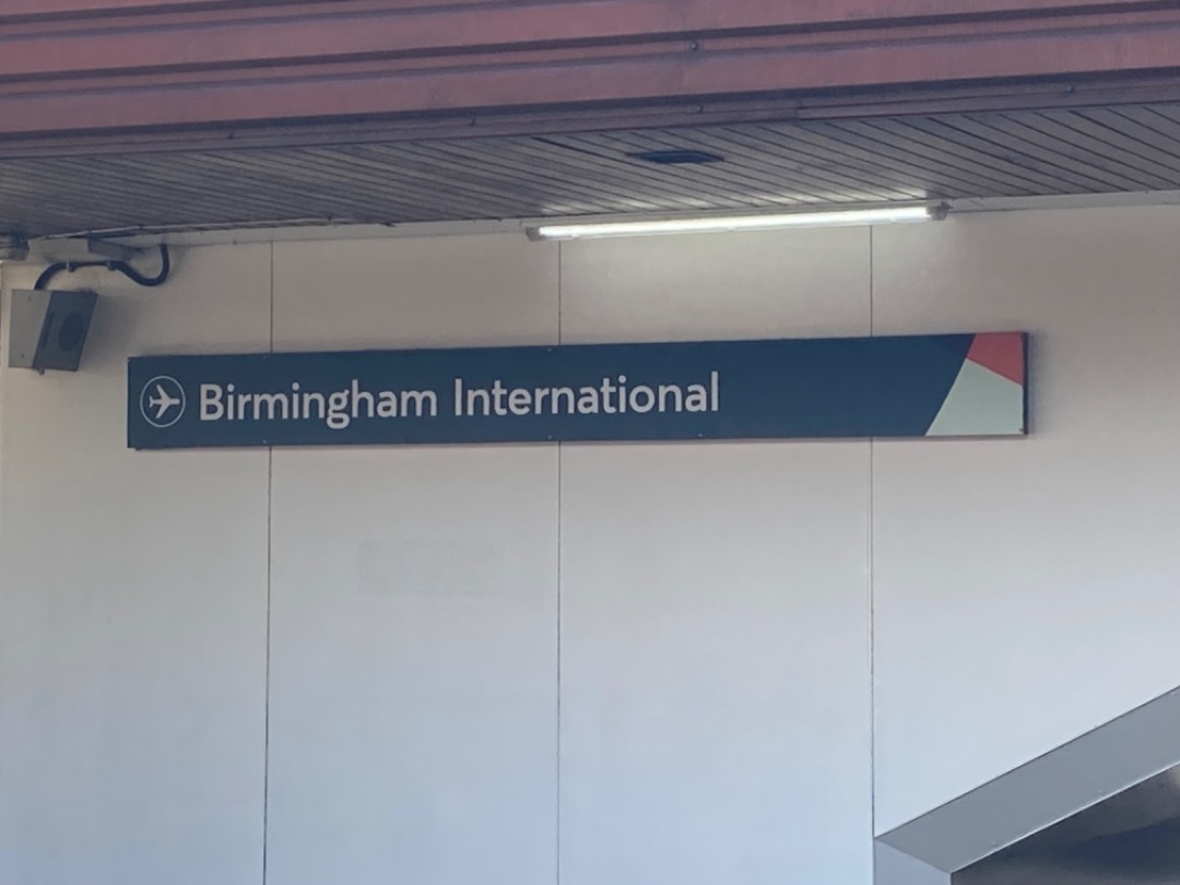 Theo555 on Train Siding: Today I decided to do a quick trip to Birmingham International, and yes on another Saturday lol, saw a Cross Country Voyager, an
Avanti...