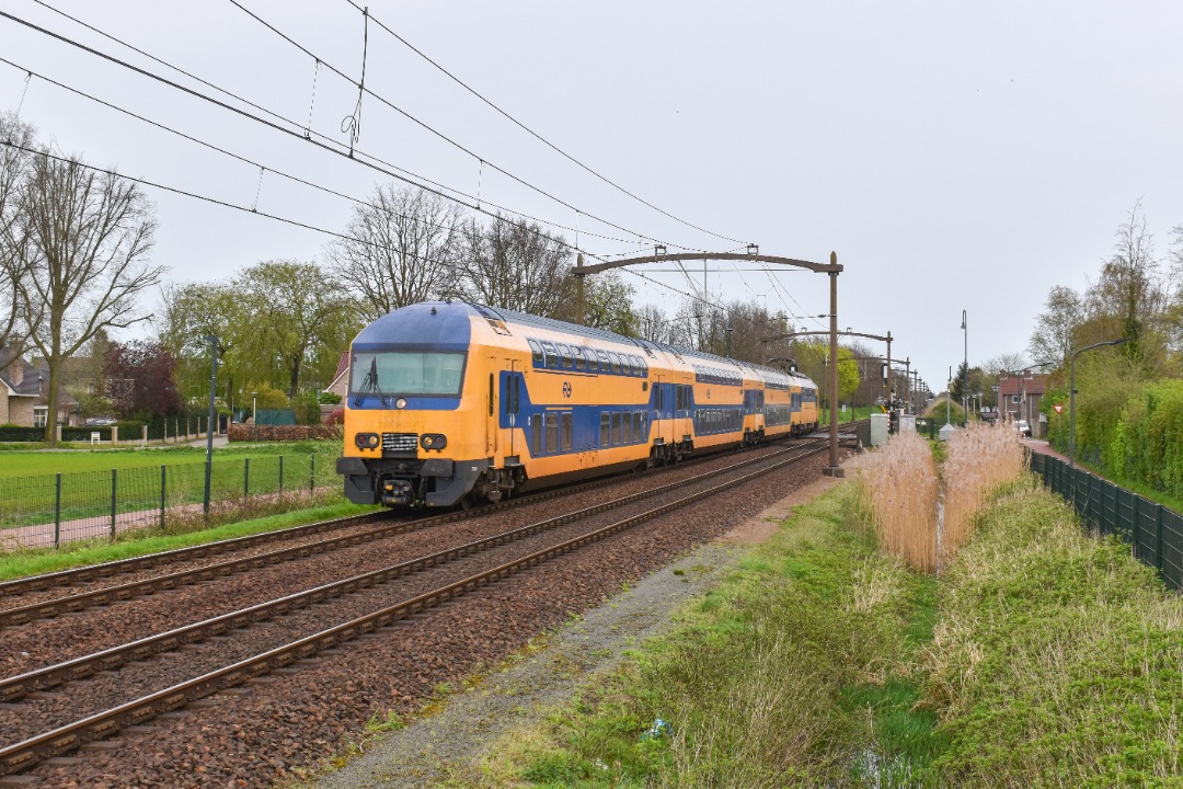 NL Rail on Train Siding: NS DDZ 7540 komt langs de Slegersstraat in Helmond gereden als IC 3754 naar Eindhoven Centraal, Schiphol Airport, Den Haag HS en
Dordrecht.