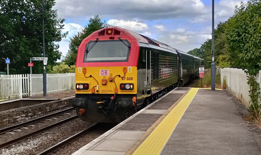 Hardley Distant on Train Siding: CURRENT: 67020 speeds through Yorton Station today with the 1V39 10:30 Manchester Piccadilly to Cardiff Central (Transport for
Wales)...