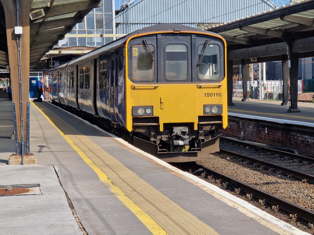 davidboyce178 on Train Siding: Northern Rail 156426 & 150119 At Preston Wednesday 26th April #TRAINSPOTTING #DIESELMULTIPLEUNIT #CLASS150 #CLASS156