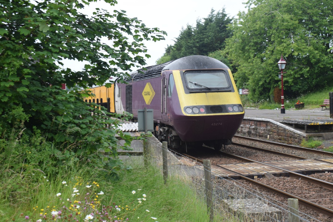 Hardley Distant on Train Siding: CURRENT: 43251 (From - 1st Photo) and 43274 (Rear - 2nd Photo) approach Appleby Station today with the 5Z43 11:52 York Holgate
Siding...