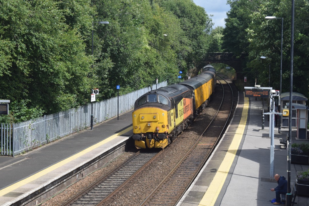 Hardley Distant on Train Siding: CURRENT: 37405 (Front - 1st Photo) and 37421 (Rear - 2nd & 3rd Photos) crawl through Ruabon Station today with the 3Q95
06:14 Derby...