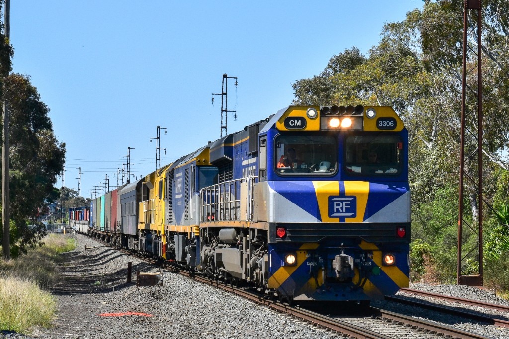 Shawn Stutsel on Train Siding: Railfirst's CM3306 and GL102, along with Aurizon's ACD6058 rolls through South Kingsville, Melbourne with 2PM1,
Intermodal Service ex...