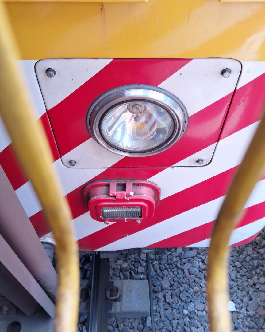 Kippx on Train Siding: Hi! I've had a long pause from train siding lmao. Anyways, here is a photo of a Toshiba in the Urquiza Line (Yellow with red and
white stripes)....