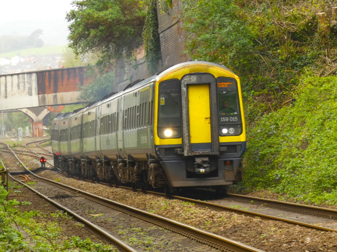 Jacobs Train Videos on Train Siding: #159015 is seen powering through St James Park station working a South Western Railway service to Southampton Central from
Exeter...