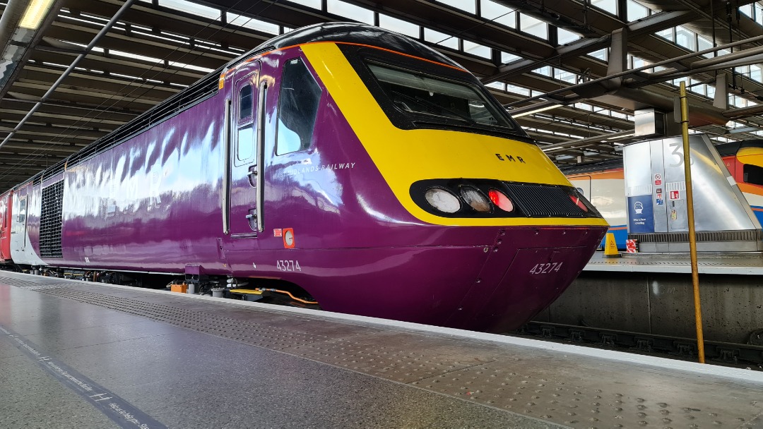 Tom Lonsdale on Train Siding: #EastMidlandsRailway 43274 brings up the rear of the 14:34 London St Pancras International to Nottingham. #HST #Class43 #photo...