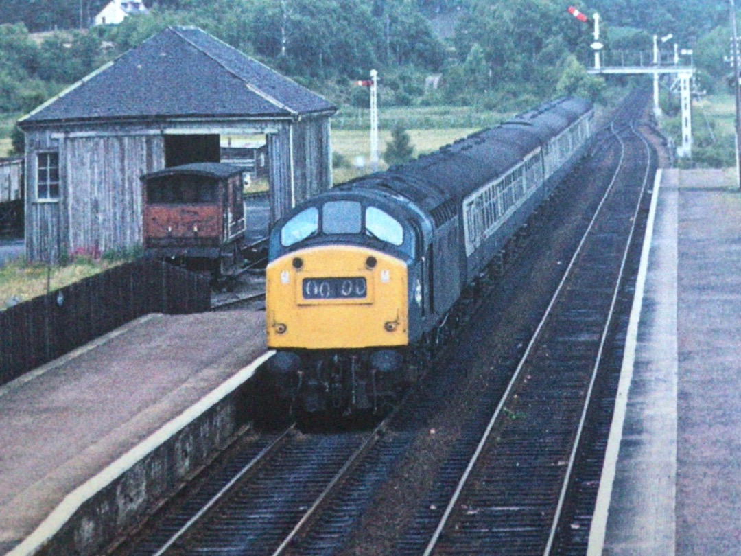 Alex Coomber on Train Siding: A Class 40. 40063 passes Newtonmore with the 12:10 from Inverness to Edinburgh on 23rd July 1977.