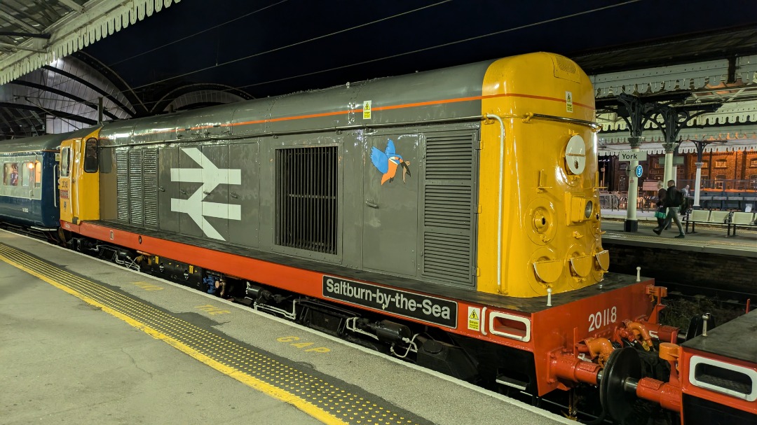 kieran harrod on Train Siding: LSL railfreight choppers 20118 + 20132 around Yorkshire running the cooling towers and Merry go round railtours for the Drax
50th...