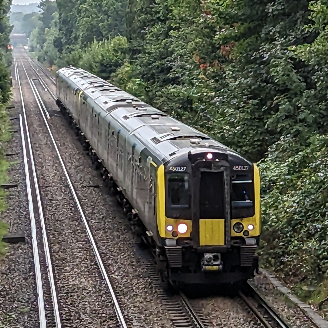 Stephen Hack on Train Siding: 24/08/23 - A few from the SWR network today around Bracknell and Wokingham before and after work.