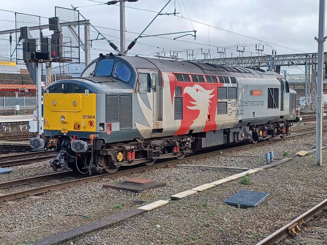 Trainnut on Train Siding: #trainspotting #train #diesel #station #depot #electric #emu Some of the latest photos at Crewe up to today with D6851 Flopsie and
37884