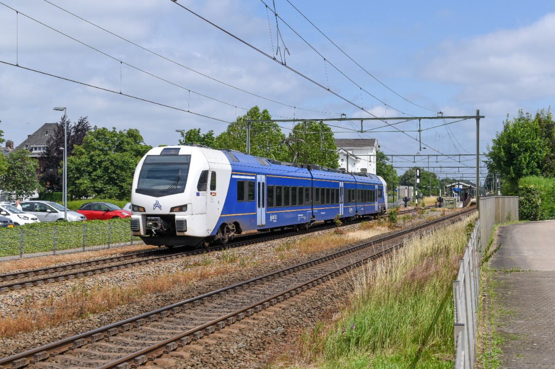 NL Rail on Train Siding: Tijdens Pinkpop in Landgraaf reden dit jaar de Tricourante Arriva Flirts van de RE 18 veelal op de RS 12 rond. Naast wat Tricourante
Flirts op...