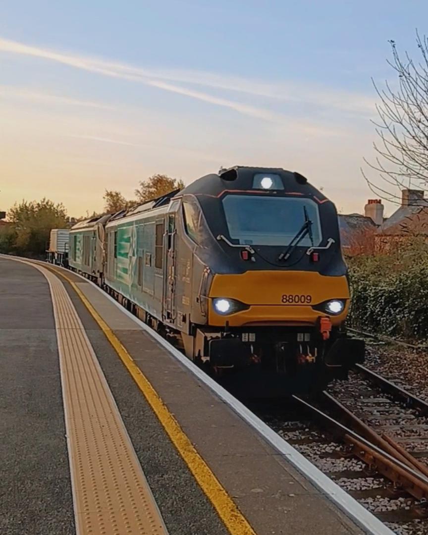 TrainGuy2008 🏴󠁧󠁢󠁷󠁬󠁳󠁿 on Train Siding: Some of my most recent pictures; an NMT at Abergele and Pensarn, an 88/68 hauled nuclear train at
Llandudno...