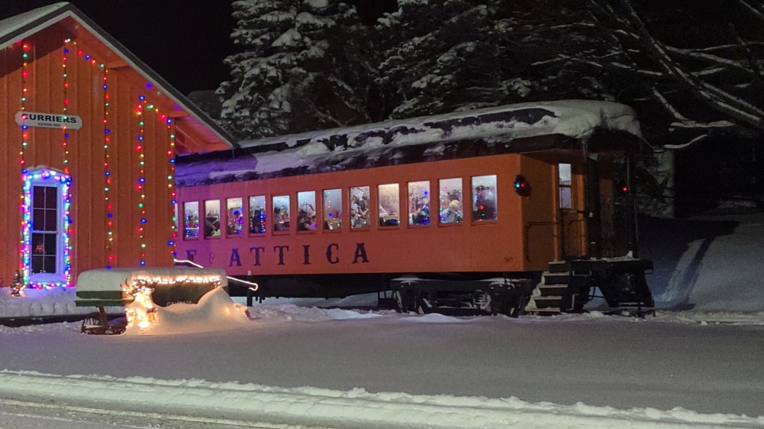 CaptnRetro on Train Siding: As the 6pm train rolls up along the Curriers depot, a conductor flips the switch at the entrance to Curriers and the previous train
departs...