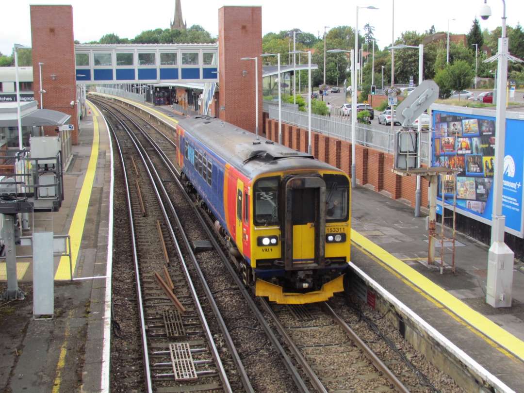 Stephen Hack on Train Siding: Network Rail's 153311 passes Wokingham working 2Q12 1617 Reading to Reading Triangle Sidings with a friendly wave from the
driver.