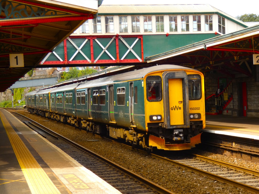 Jacobs Train Videos on Train Siding: #150202 is seen stood at Teignmouth station with another in tow working a Great Western Railway service to Exmouth from
Paignton