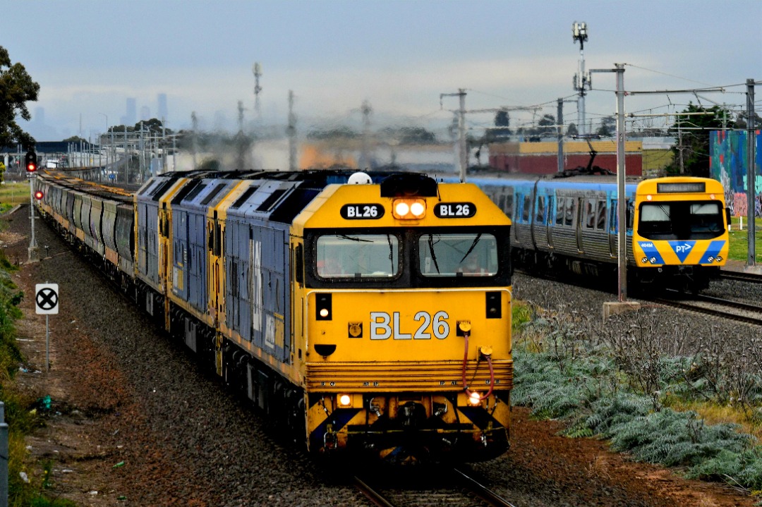 Shawn Stutsel on Train Siding: Pacific National's BL26, G527, and G540 rumbles through Williams Landing, Melbourne with 5CM6, Loaded Grain Service bound
for the...