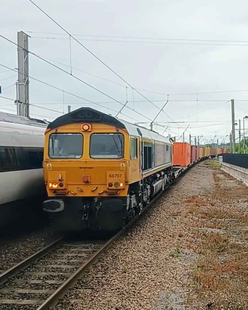 TrainGuy2008 🏴󠁧󠁢󠁷󠁬󠁳󠁿 on Train Siding: I took a nice little trip to Warrington Bank Quay today and saw some good stuff, including a thrashy
66737...