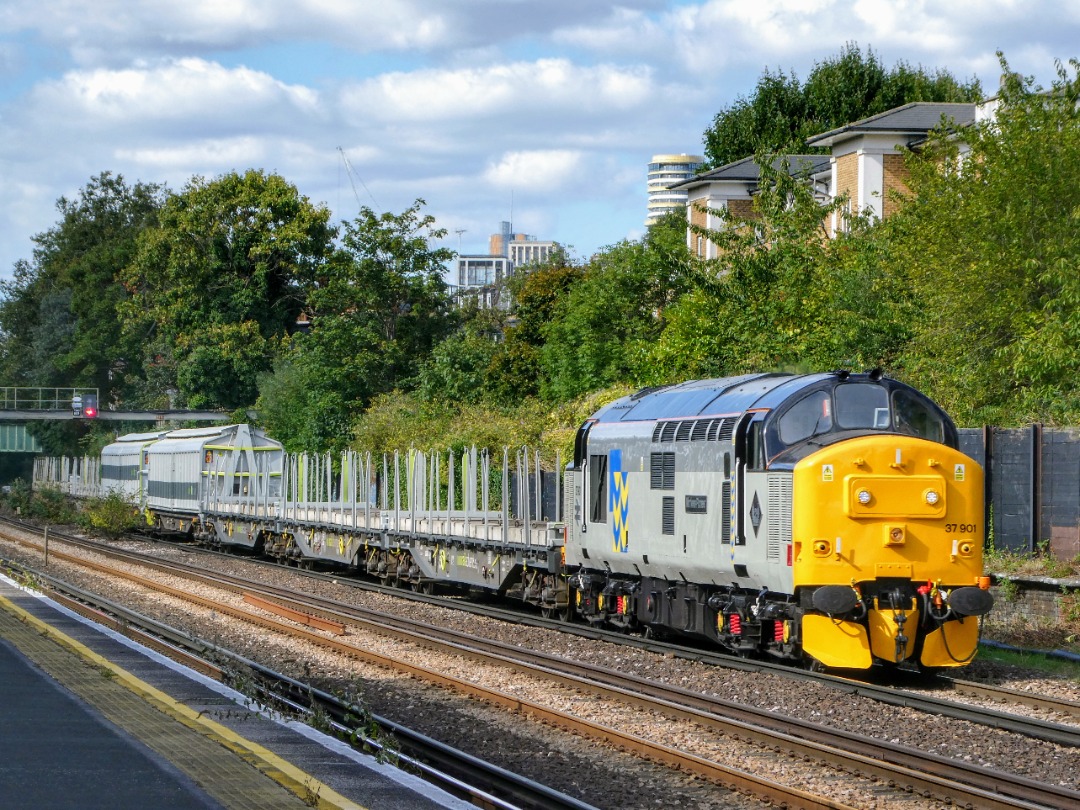 The Jamster on Train Siding: ROG 37901 passing Kensington Olympia working 6Z71 1140 Eastleigh Arlington to Dollands Moor. 17/09/24