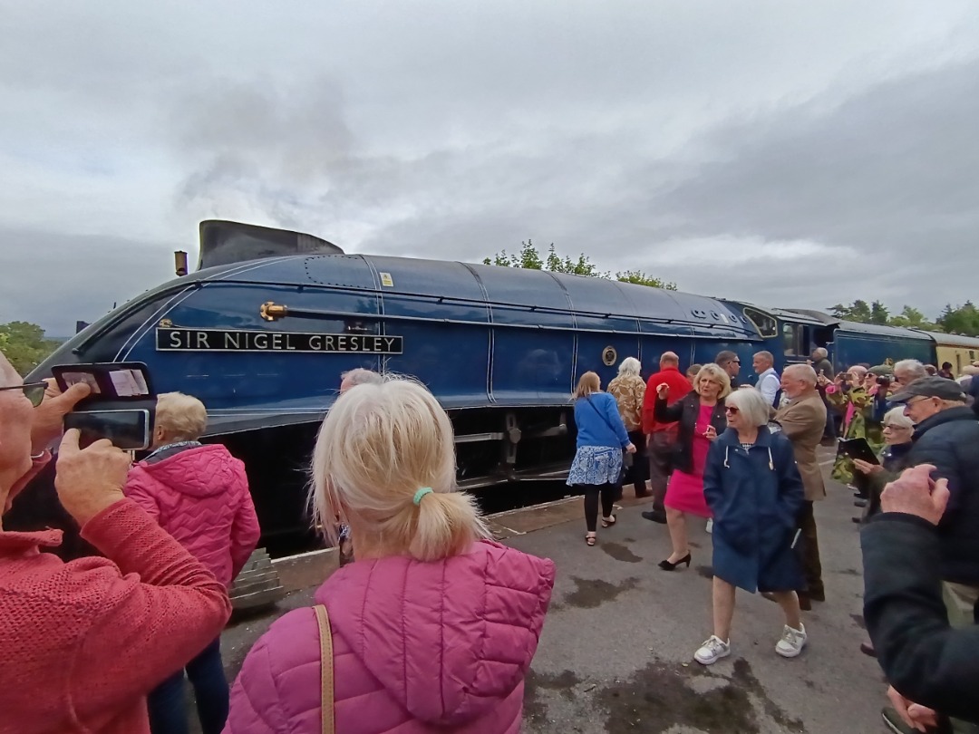 Whistlestopper on Train Siding: LNER A4 No. #60007 "Sir Nigel Gresley' and class 57/3 No. #57311 pausing at Appleby to take on water this morning
working the outbound...