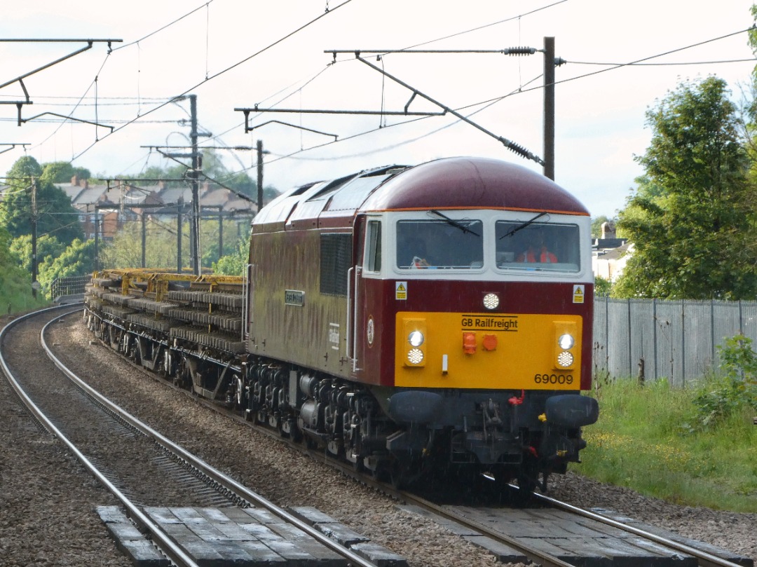 The Jamster on Train Siding: GBRF 69009 heading south passed Chester-le-Street working 6D67 1914 Tyne SS to Doncaster Up Decoy. 28/05/24