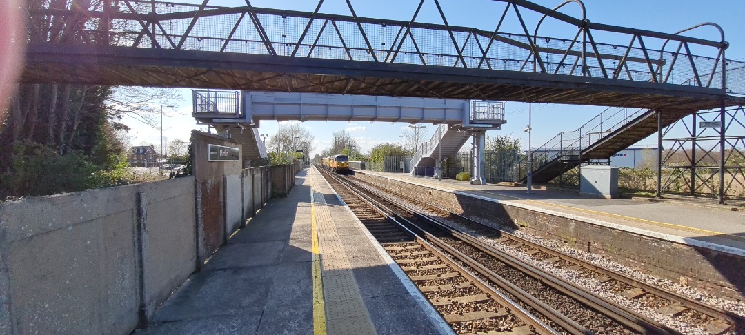 andrew1308 on Train Siding: Here are 4 picture's taken by me of Colas class 56302 passing Marden station on the 6Z58 to Dollands Moor Sdgs from Guide
Bridge Brookside...