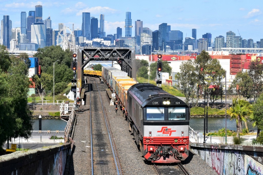 Shawn Stutsel on Train Siding: SCT's CSR024 crawls towards the Bunbury Street Tunnel, Footscray Melbourne with 9743v, Steel Wagon Transfer, bound for their
Laverton...